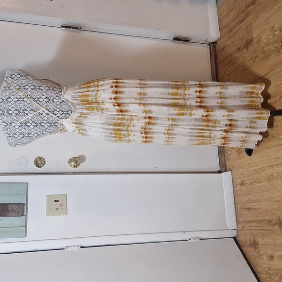 Gorgeous Women's Deep V Maxi Dress - Picture 4 of 9